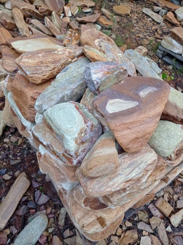 Златолит жёлтый, жёлто-зелёный глыбки и валуны для ланшафтного дизайна купить в Орловской области