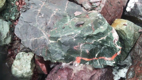 Гигантские зелёные валуны для ландшафтного дизайна весом более 5 тонн купить в Орловской области