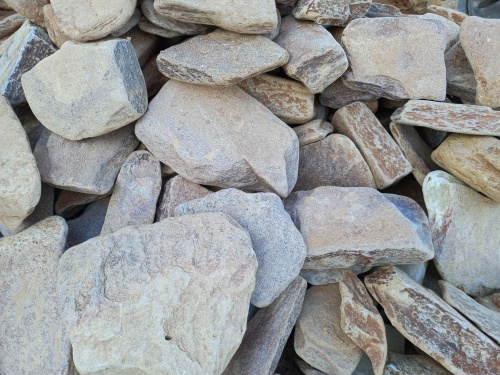 Златолит жёлтый, жёлто-зелёный глыбки и валуны для ланшафтного дизайна купить в Орловской области