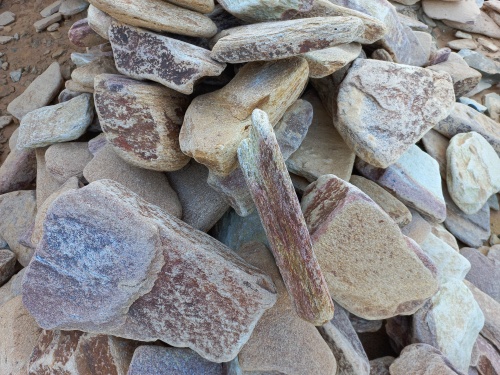 Златолит жёлтый, жёлто-зелёный глыбки и валуны для ланшафтного дизайна купить в Орловской области