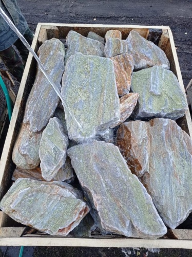 Златолит жёлтый, жёлто-зелёный глыбки и валуны для ланшафтного дизайна купить в Орловской области