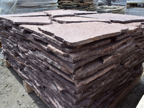 Плитняк лемезит бордовый для облицовки цоколя 20-25 мм  купить в Орловской области