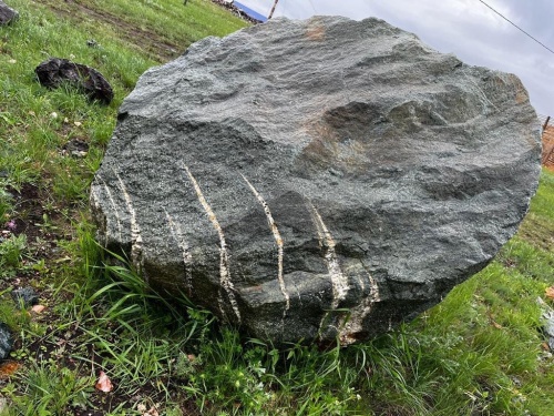 Гигантские зелёные валуны для ландшафтного дизайна весом более 5 тонн купить в Орловской области