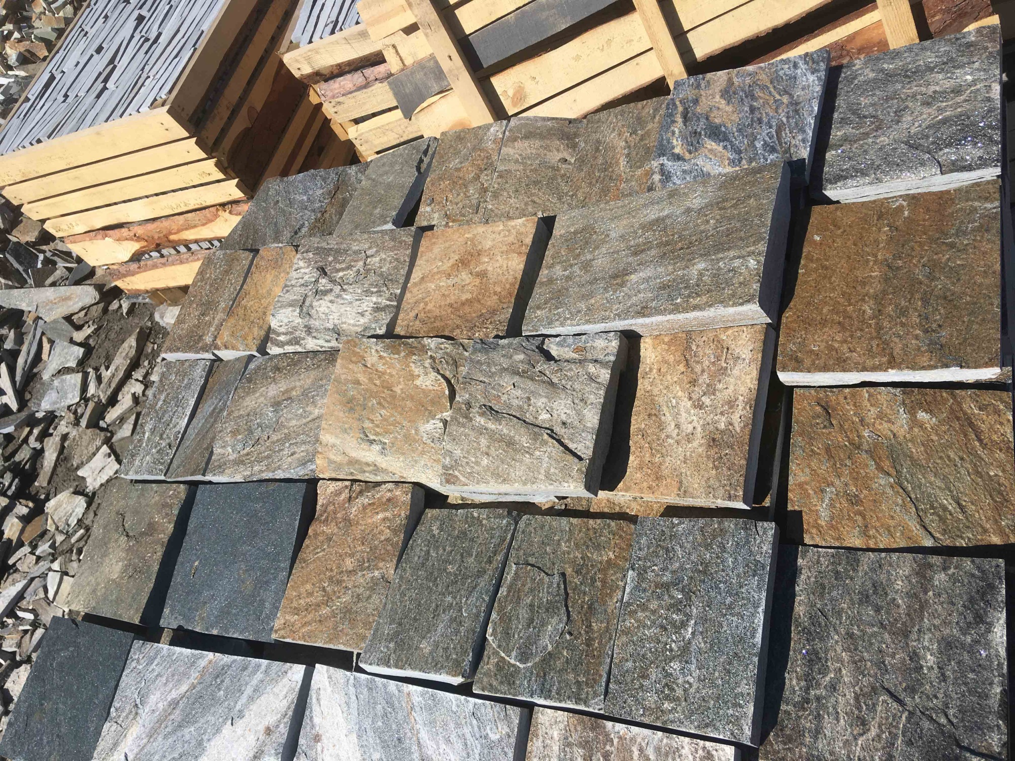 Плитка пилёная златолит Уральский для цоколя, отмостки купить в Орловской области