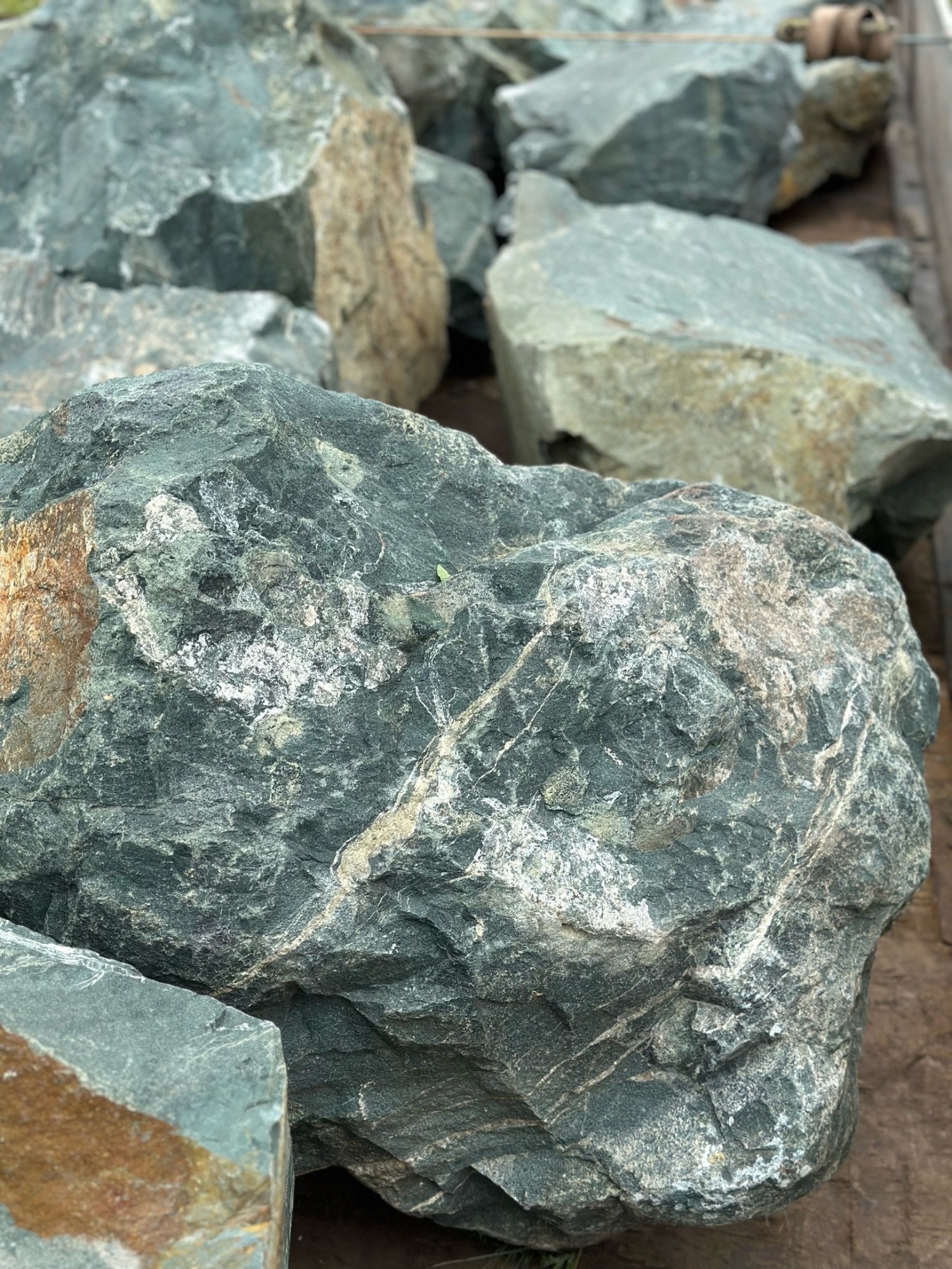 Камни для ландшафтного дизайна зелёные 10-60 килограмм купить в Орловской области