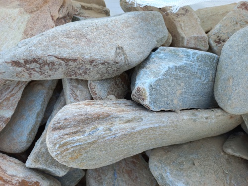 Златолит жёлтый, жёлто-зелёный глыбки и валуны для ланшафтного дизайна купить в Орловской области