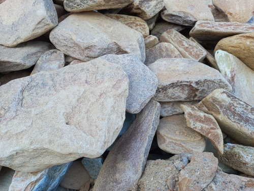 Златолит жёлтый, жёлто-зелёный глыбки и валуны для ланшафтного дизайна купить в Орловской области