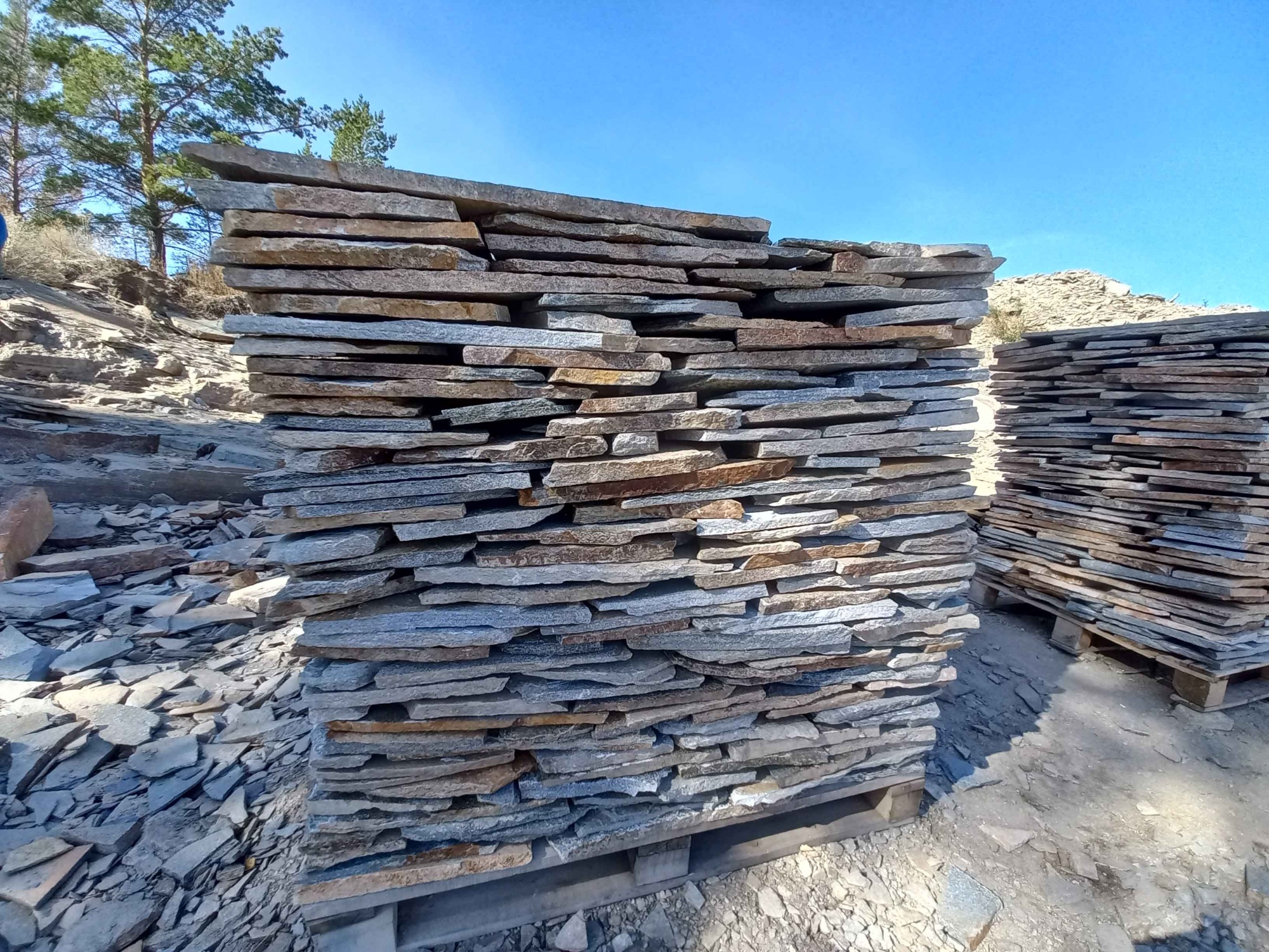 Плитняк златолит серебристый для фасада купить в Орловской области