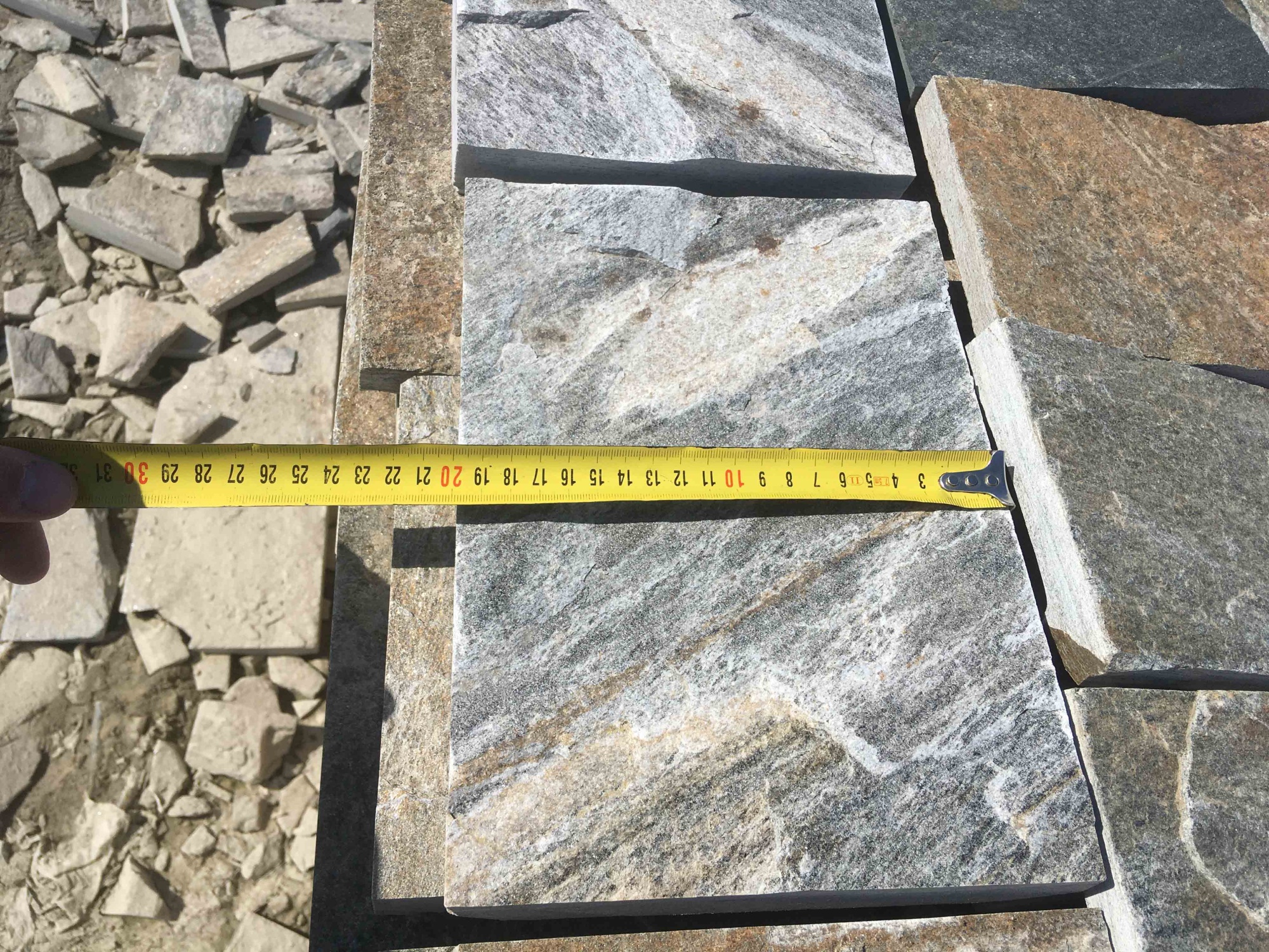 Плитка пилёная златолит Уральский для цоколя, отмостки купить в Орловской области