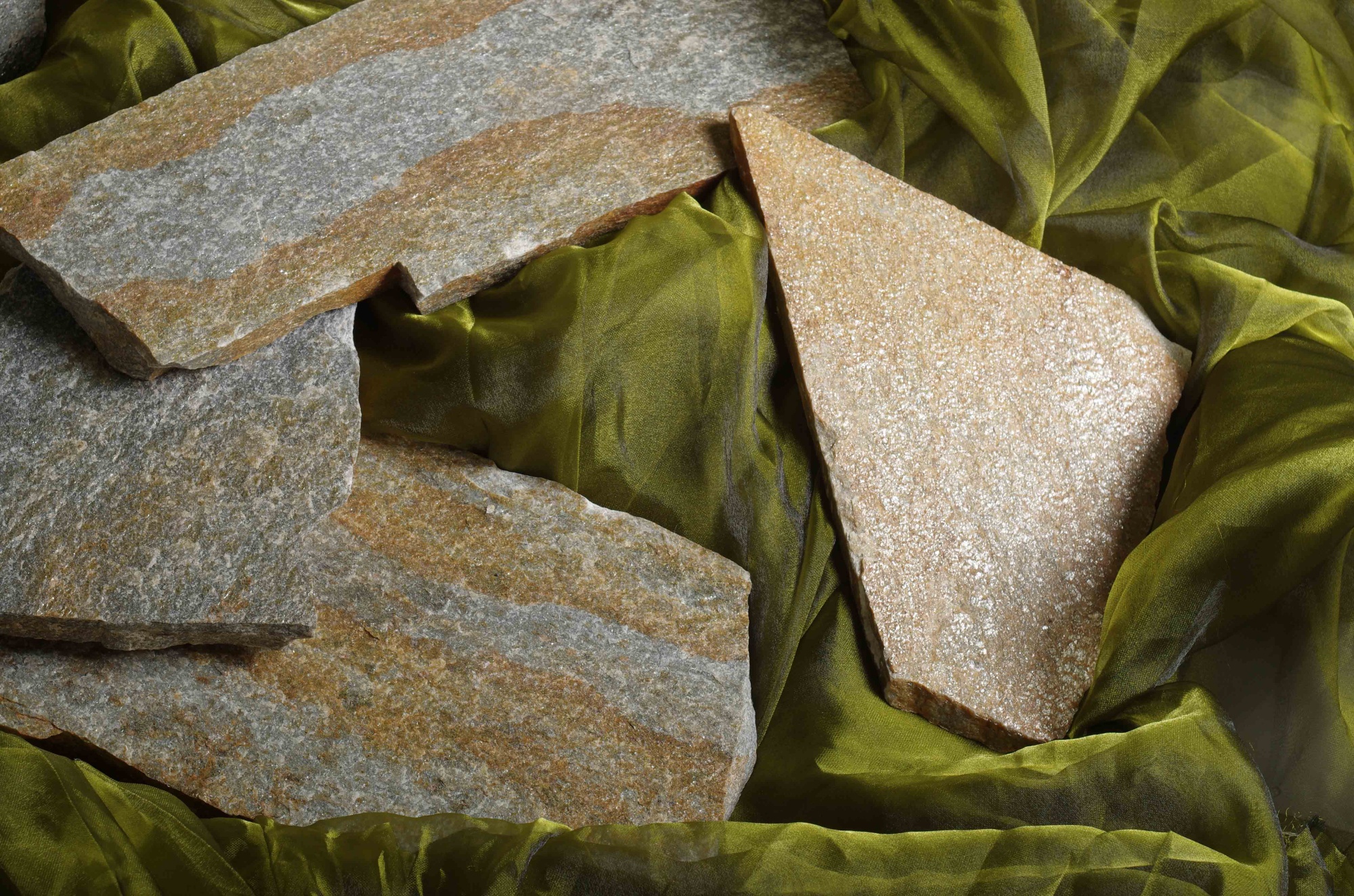 Плитняк златолит Уральский  для фасада купить в Орловской области