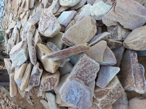 Златолит жёлтый, жёлто-зелёный глыбки и валуны для ланшафтного дизайна купить в Орловской области