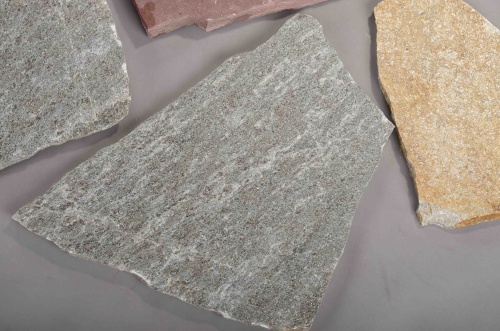 Плитняк златолит Уральский для цоколя, отмостки купить в Орловской области