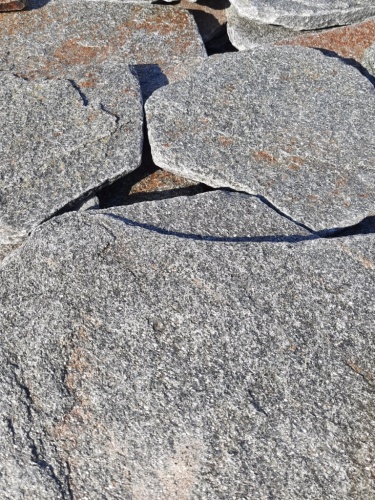 Златолит серебристый галтованный для лестниц купить в Орловской области