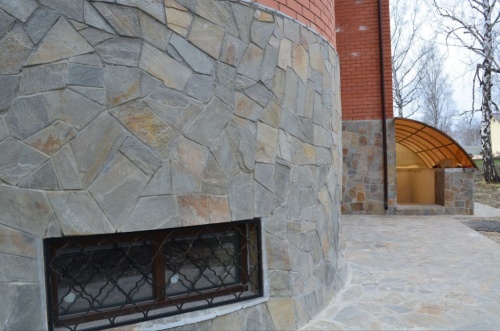 Плитняк златолит Уральский для цоколя, отмостки купить в Орловской области